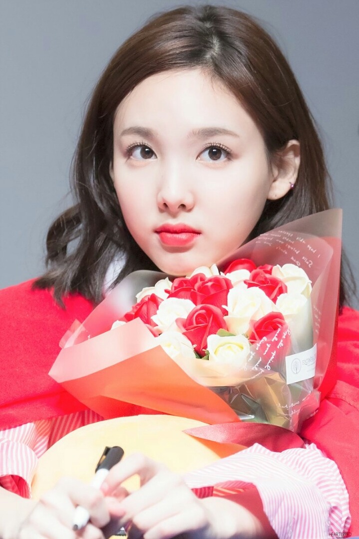 [트와이스] 팬들에게 눈 던지는 나연이 | 인스티즈