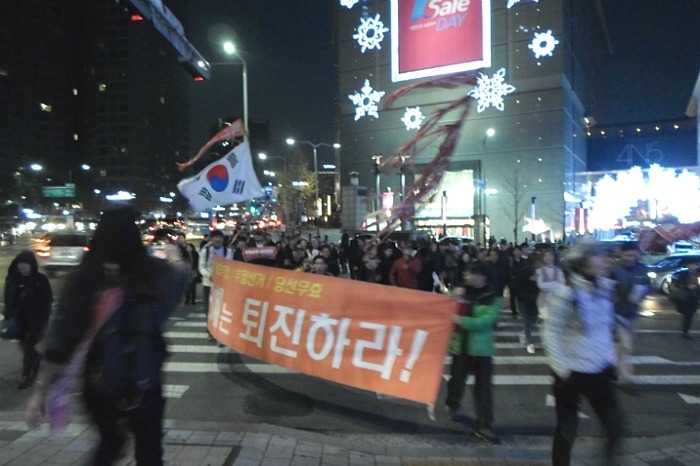박근혜는 퇴진하라!!! 2015년 11월 21일 횃불시민연대 98차 부정선거 규탄집회 | 인스티즈