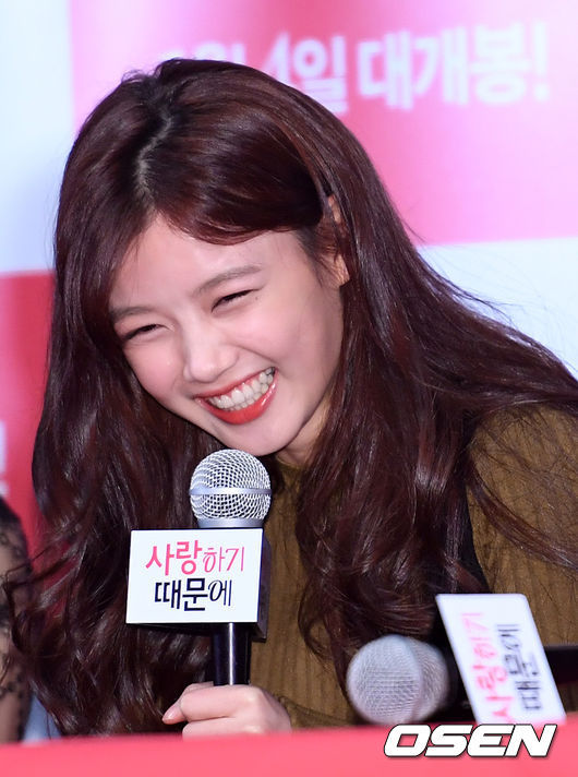 오늘자 시사회 김유정 | 인스티즈