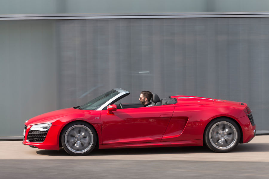 아우디 R8 스파이더 vs 포르쉐 911 터보 카브리올레 | 인스티즈