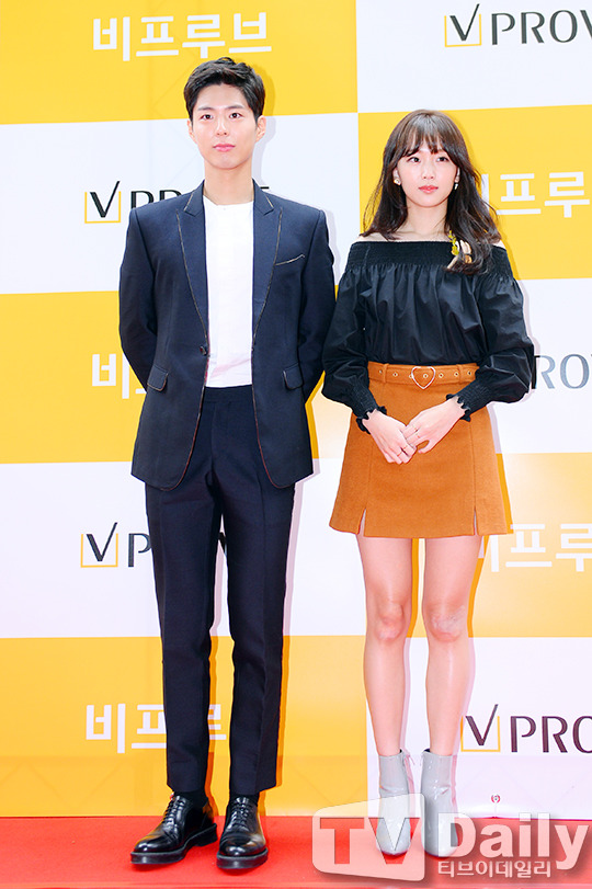 박보검 오늘자 명동에서 기사 사진.jpg | 인스티즈