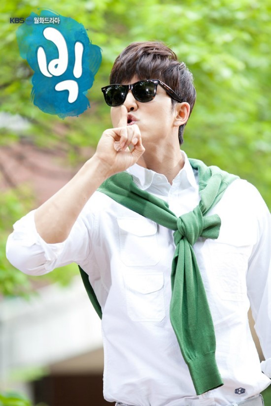 옷빨 쩌는 공유.jpg | 인스티즈