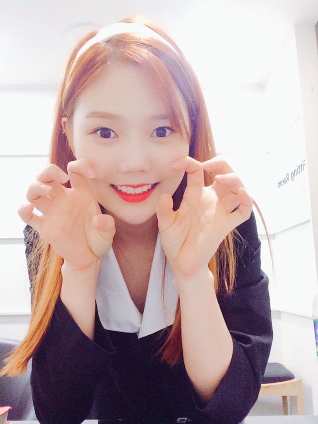 [오마이걸] 낮잠을 자고 싶지만 일은 해야하니 효정이 | 인스티즈