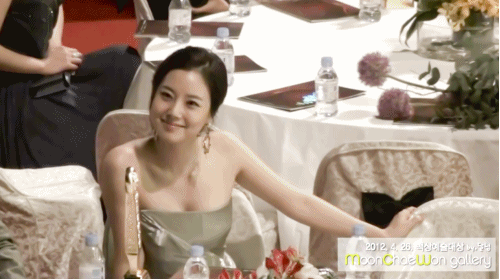 조련하는 문채원.gif | 인스티즈