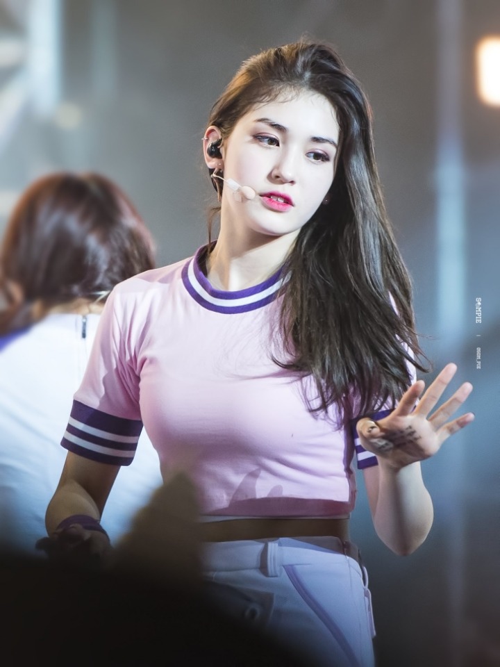 원래 예뻤지만 데뷔 후 급격하게 이뻐진 아이오아이 멤버 甲 | 인스티즈