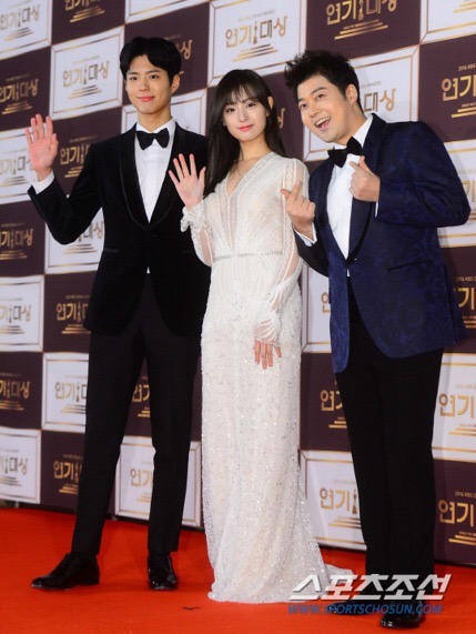 kbs 연기대상 mc 박보검 김지원 저년무 레드카펫.jpg | 인스티즈