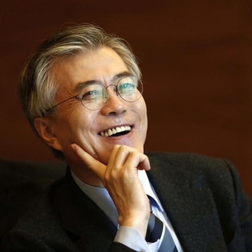 문재인이 여성들에게 인기있는 이유 중 하나라고 생각되는 것.jpg | 인스티즈