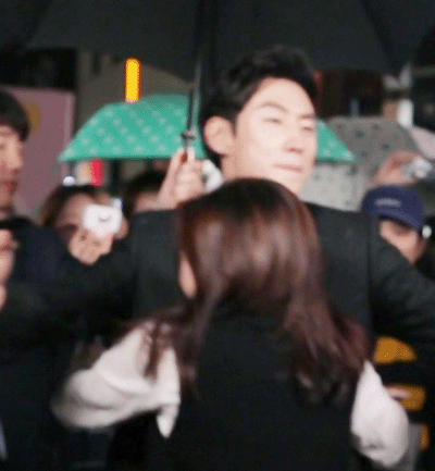 포옹하는데 현실 습관 나오는 남자배우들 | 인스티즈