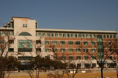 좀비 바이러스가 터진 세상에서 거주지 한 곳을 골라야 한다면? | 인스티즈