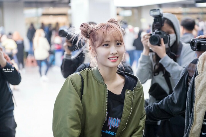 [트와이스] 진짜 귀여운 김포 공항에서 모모 | 인스티즈