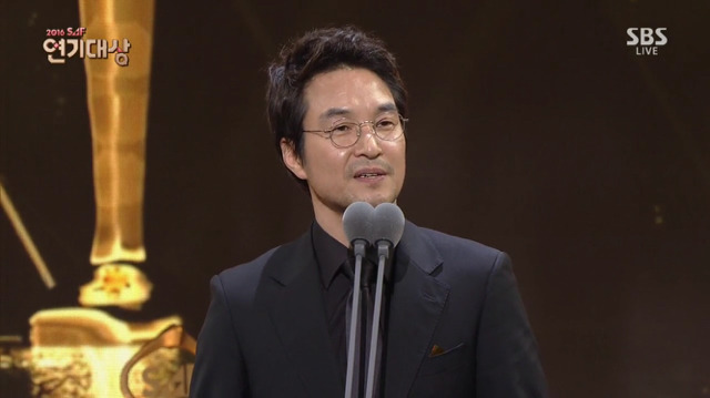 퍼주다 못해 연말 선물 꾸러미 수준이였던 2016 SBS 연기대상 | 인스티즈