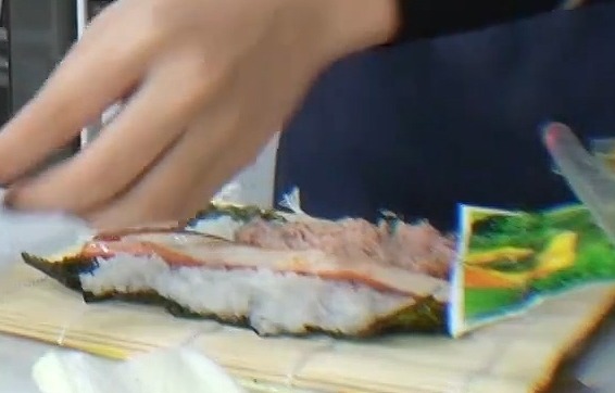 김밥만드는 쯔위 | 인스티즈