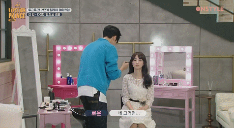 박하선 화장해주면서 안절부절 떨려서 숨도 제대로 못쉬는 남아이돌들.gif | 인스티즈
