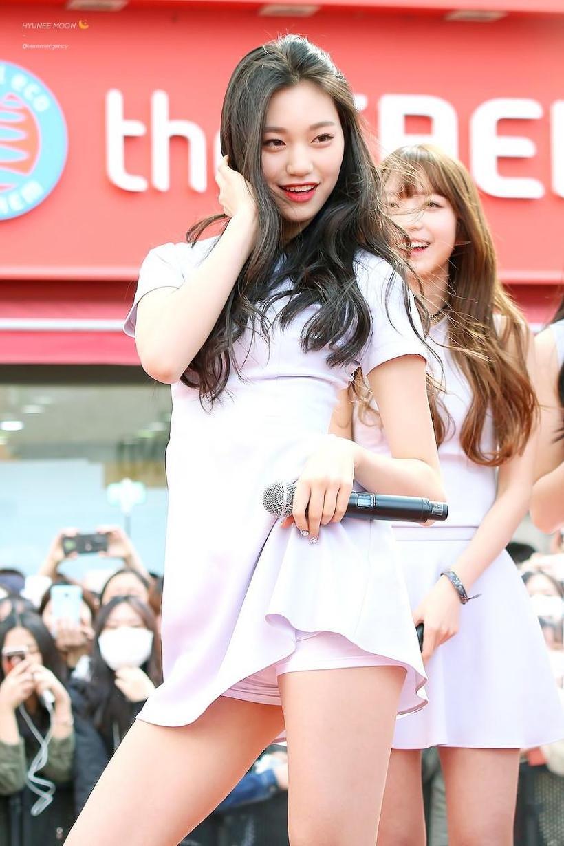 치마자락 올리는 김도연 ㄷㄷㄷ.jpg (프로듀스101) | 인스티즈