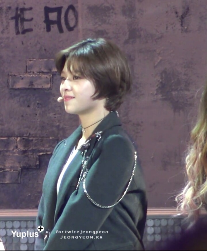 짧은 머리가 잘 어울리는 트와이스 정연 .jpg | 인스티즈