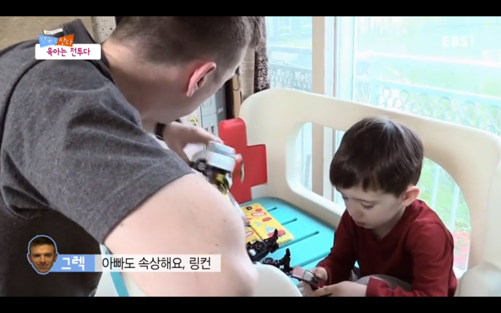 서양남자들은 군대를 안가서 위계질서를 모르니까 여자처럼 살림하는거야 | 인스티즈