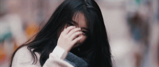 머리 넘기는 아이유 .gif | 인스티즈