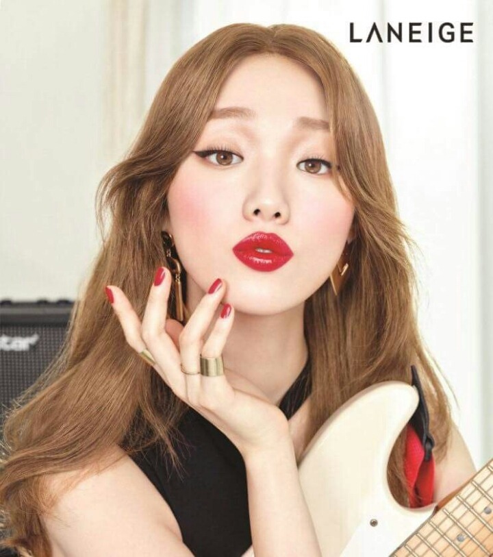 오늘자 이성경 | 인스티즈