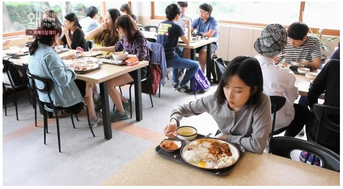 혼자 밥먹는 여대생 | 인스티즈