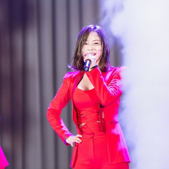 땀에 젖은 모습이 섹시한 아이돌 | 인스티즈