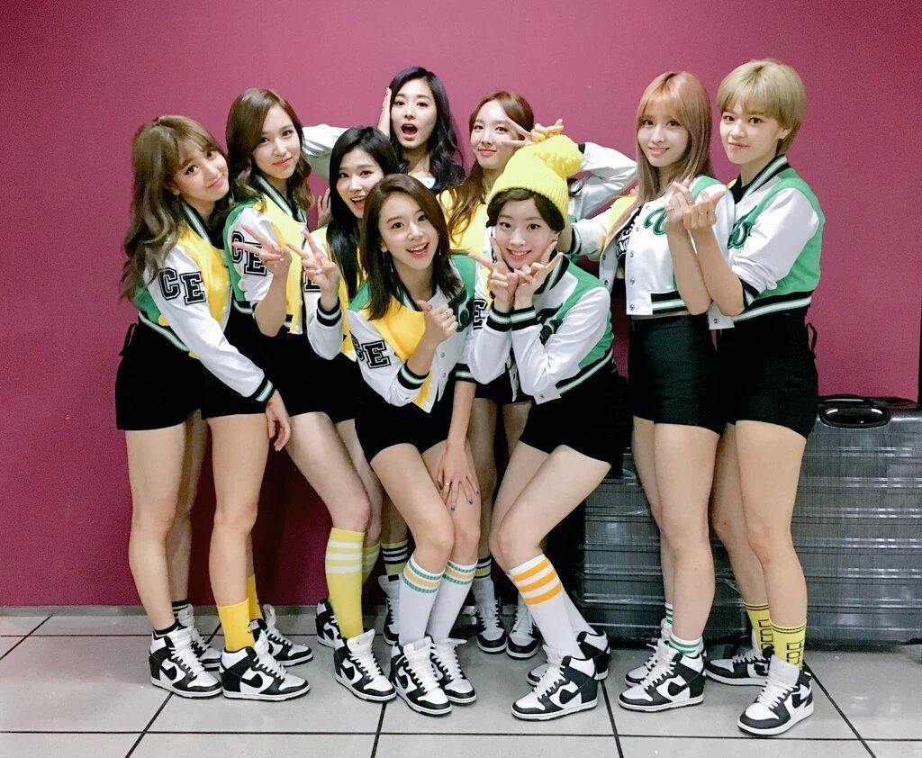 오늘자 트와이스 단체사진.jpg | 인스티즈