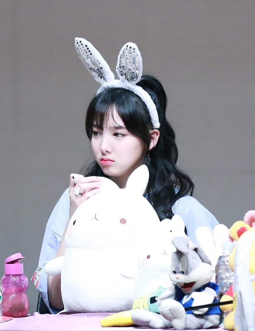 [트와이스] 서열9위 토끼언니 맏내 나연 짤들.jpg | 인스티즈