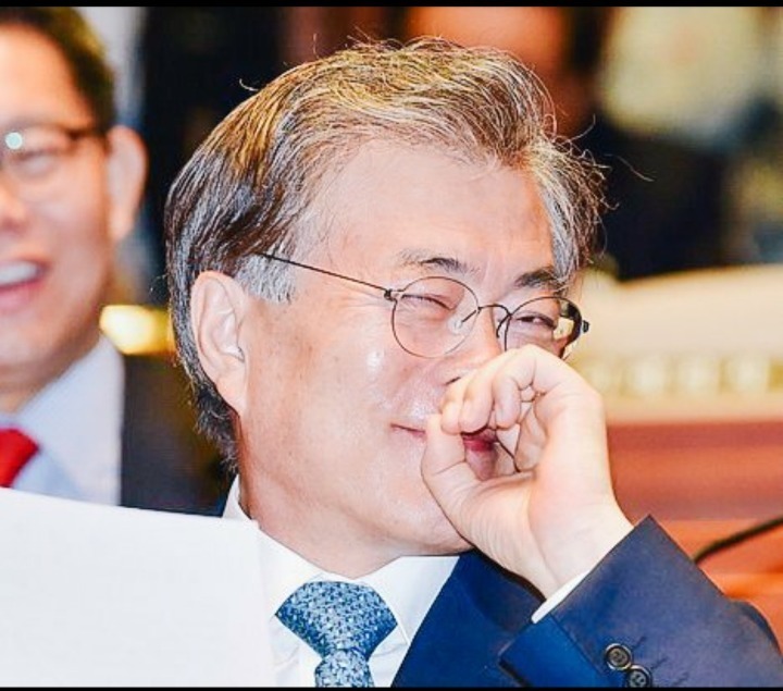 연애시절 일부러 문재인대통령앞에서 담배를 물었던 김정숙여사님 | 인스티즈