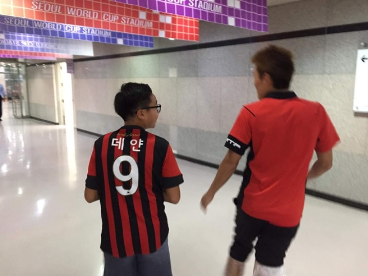 ???:명주야. 우리 막내. 너 왕팬이야. 사진 꼭 찍고 싶데 (반전) | 인스티즈