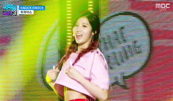 무대에서 끼부리는 사나를 본 트와이스 반응.gif | 인스티즈