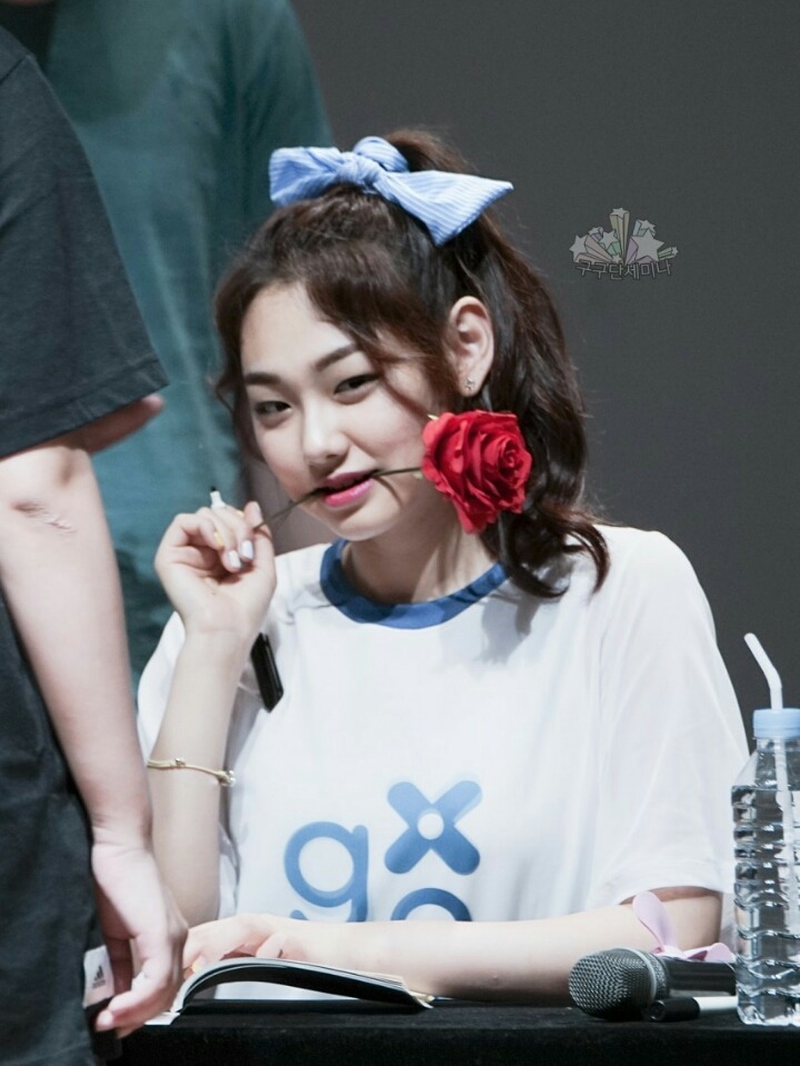 아이오아이 같은행동 다른 반응 | 인스티즈