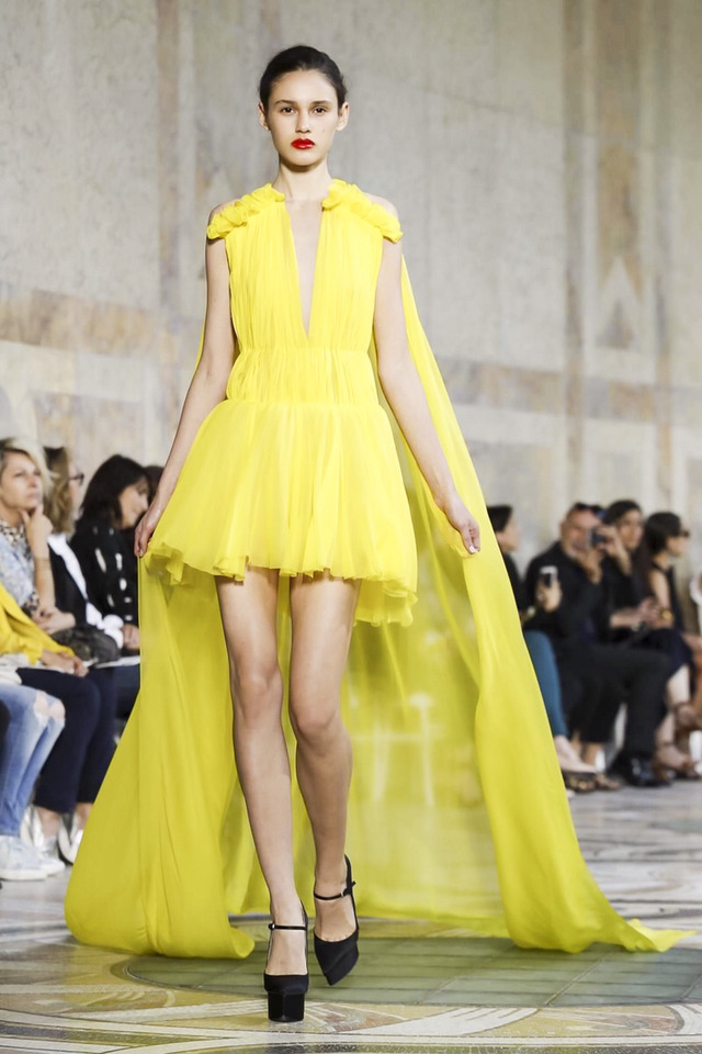 2018 S/S Giambattista Valli 오뜨꾸뛰르 컬렉션 | 인스티즈
