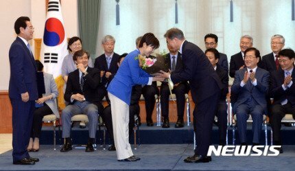 내 남편이 장관인건 됐고 대통령님 팔짱 좀 껴보자 | 인스티즈