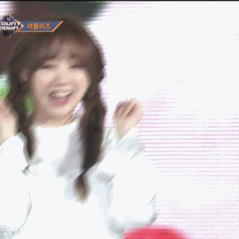 러블리즈 공연을 보고 눈물을 흘리는 일본팬들.gif | 인스티즈