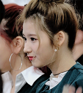 더쿠를 대하는 사나 공주님.gif | 인스티즈