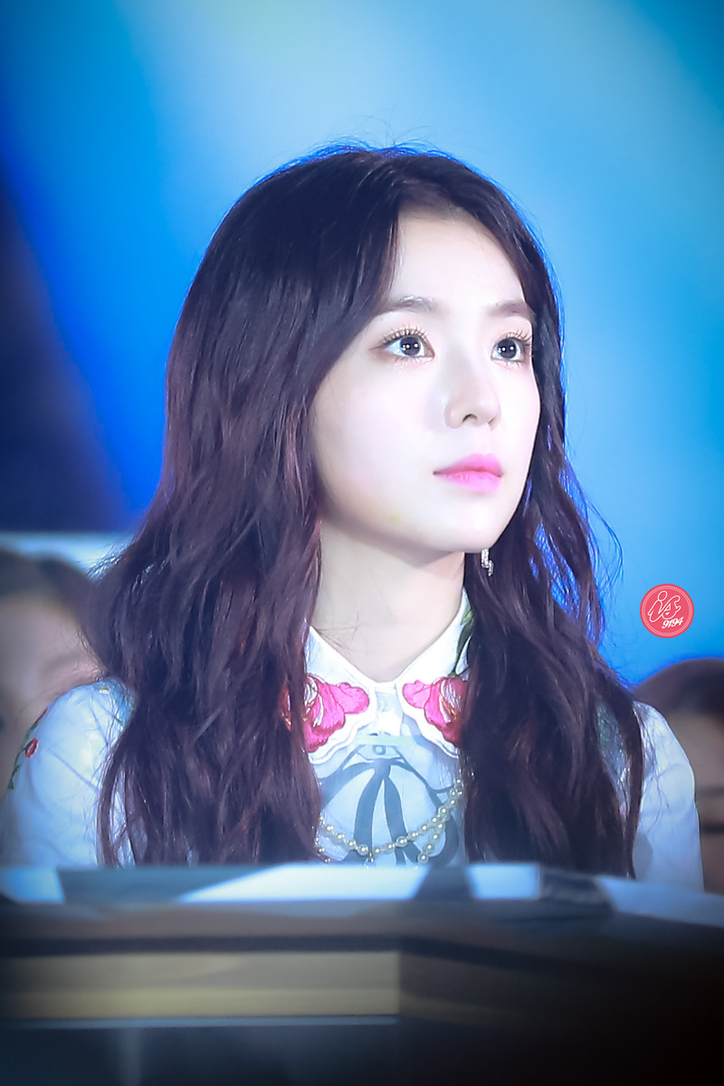 무표정도 이쁜 아이린.jpgif | 인스티즈