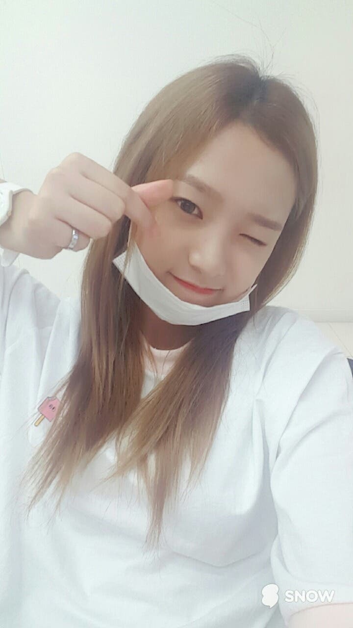 생일맞아서 기분좋아서 사진 올리기_＜ (에이프릴) | 인스티즈