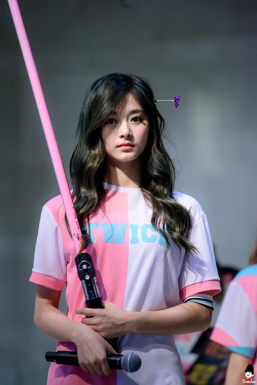[트와이스] 광선검을 든 요다 쯔위 ㅋㅋ | 인스티즈