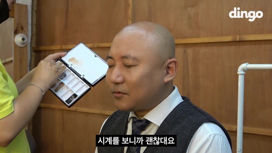 딩고 촬영으로 메이크업 받는 침착맨 주호민 | 인스티즈