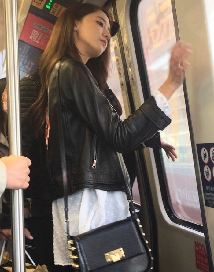 지하철 탄 윤아.jpg | 인스티즈