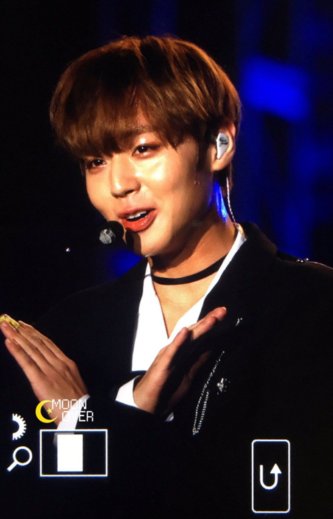 행사 중 마이크가 나오지 않을때 워너원의 반응 | 인스티즈