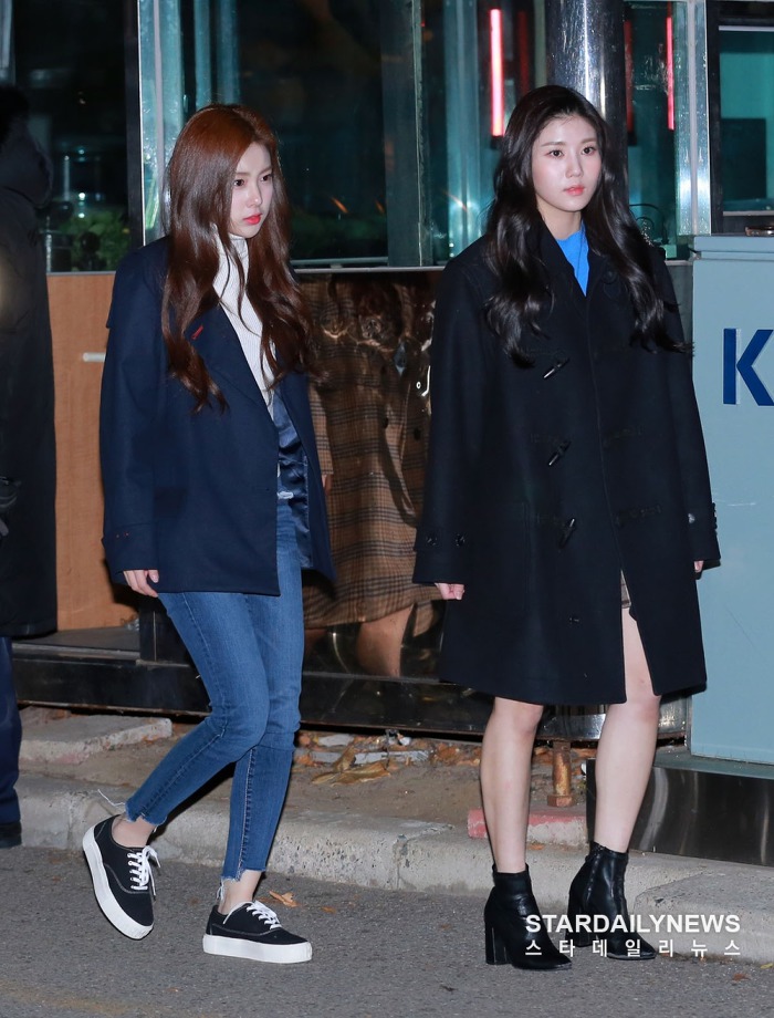 어젯밤 늦게까지 콜라 사이다 말아 마신듯한 아이즈원 출근길 사진.jpg | 인스티즈