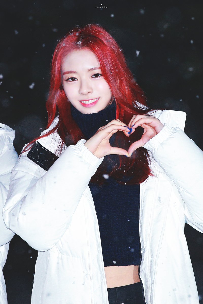 빨간머리가 잘어울리는 ITZY 유나.jpgif | 인스티즈
