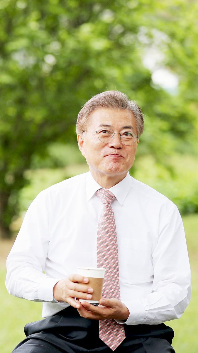 나이 들면서 얼굴의 느낌이 바뀐듯한 문재인 대통령.jpg (데이터주의) | 인스티즈
