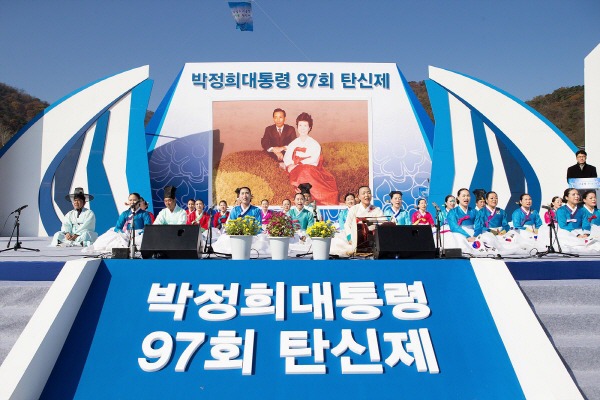 김문수 : 생일 광고는 주체사상에 영향을 받았기 때문이다 | 인스티즈