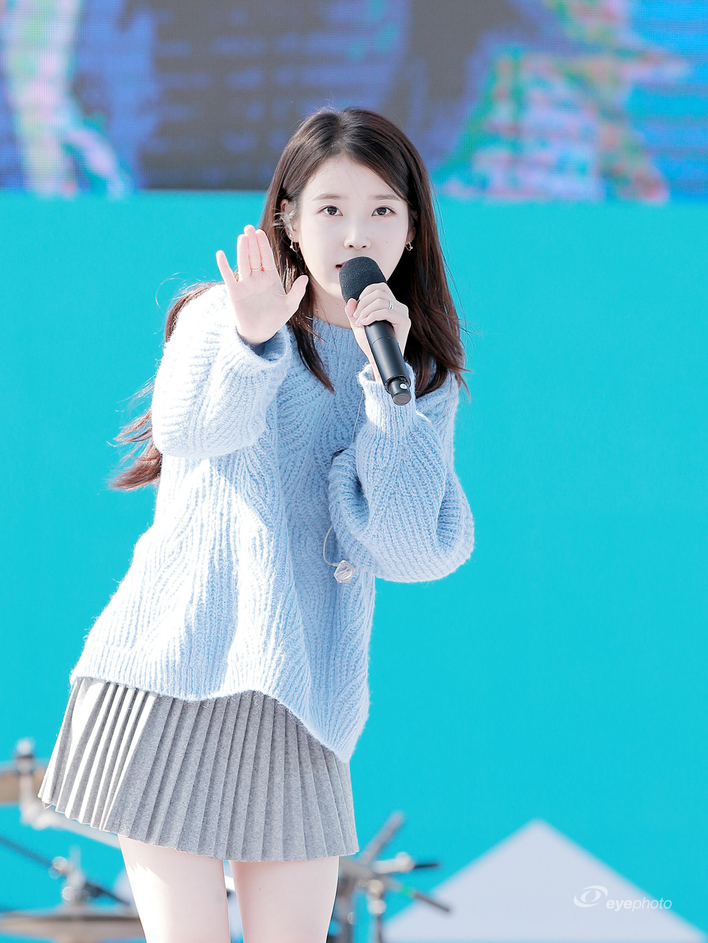 하늘하늘한 하늘색 아이유.jpg | 인스티즈