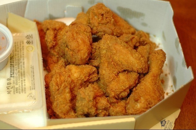 지금 가장 두가지 치킨 중 단 하나만 먹을수 있다면 여러분들의 선택은? | 인스티즈