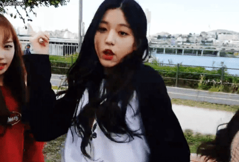 오늘 브이앱 하다가 실검에 떴다고 난리난 아이즈원.gif | 인스티즈