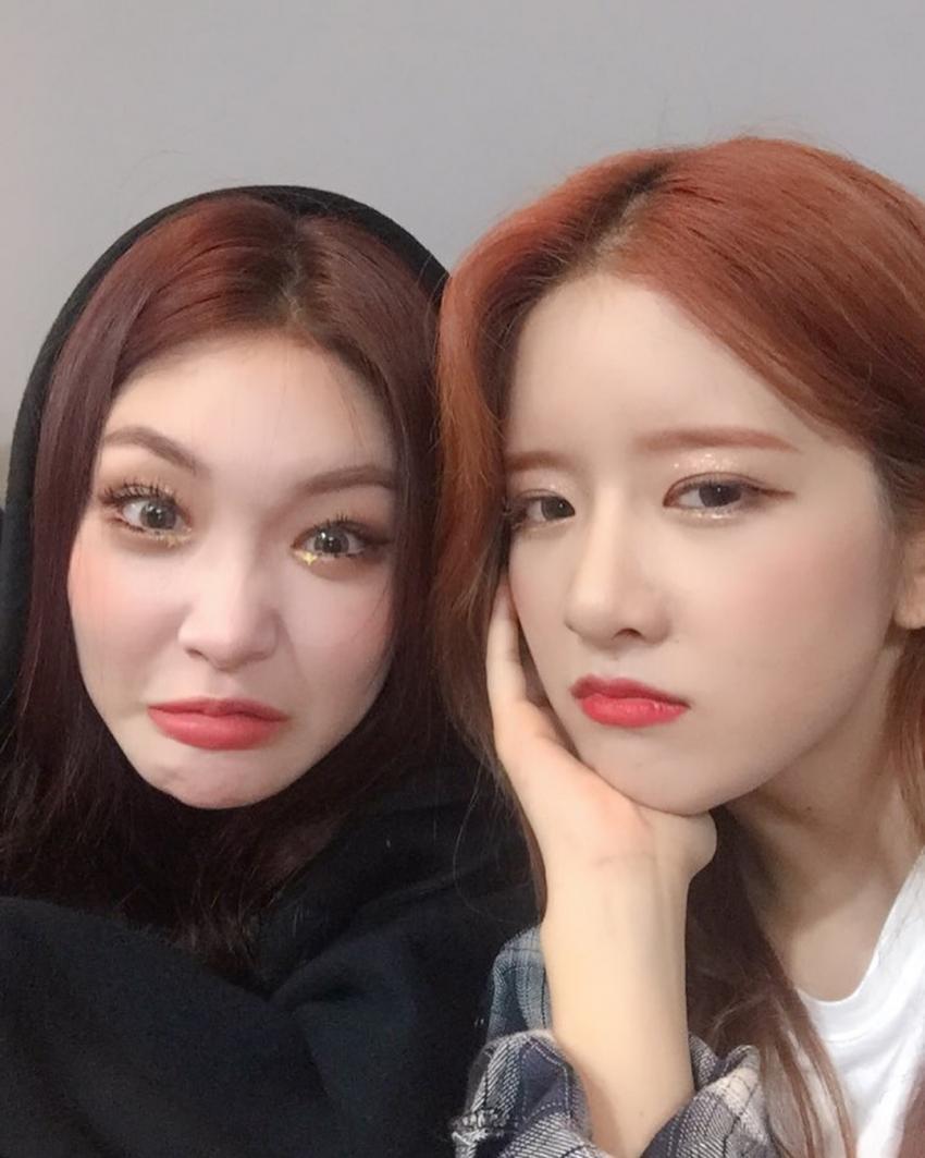 우주소녀 보나,엑시랑 절친인 청하.jpgif | 인스티즈