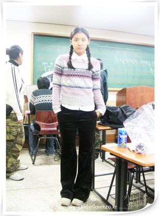 어느 연예인의 무섭도록 한결같은 협찬사진.jpg | 인스티즈