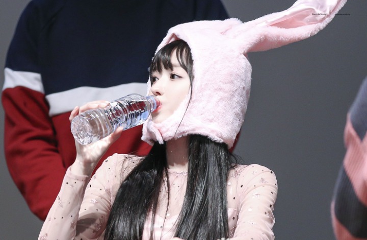 친오빠의 애교를 본 오마이걸 유아의 반응 | 인스티즈